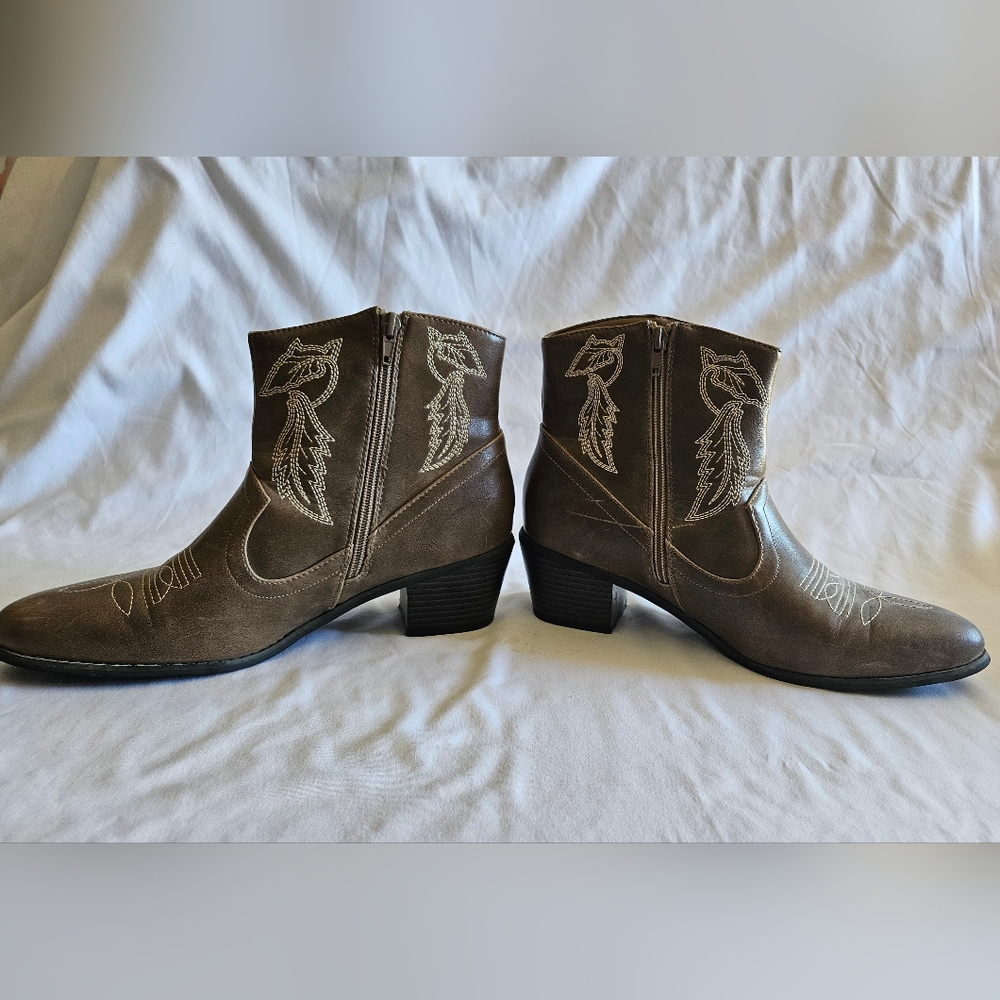 BROWN BOOTIE
